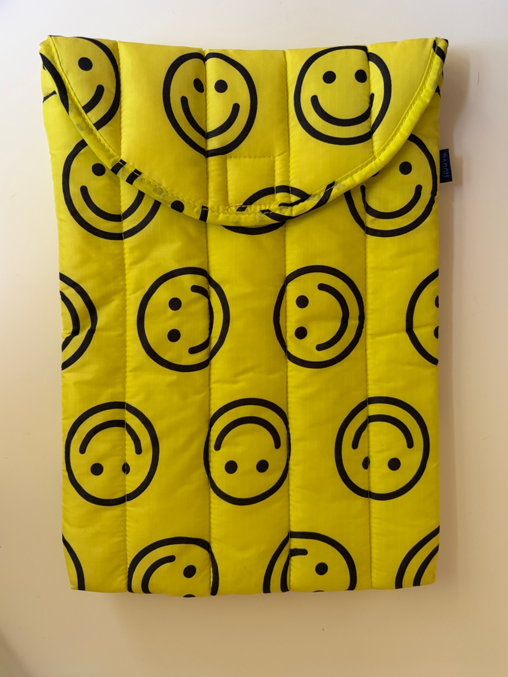 BAGGU smiley puff laptop sleeve